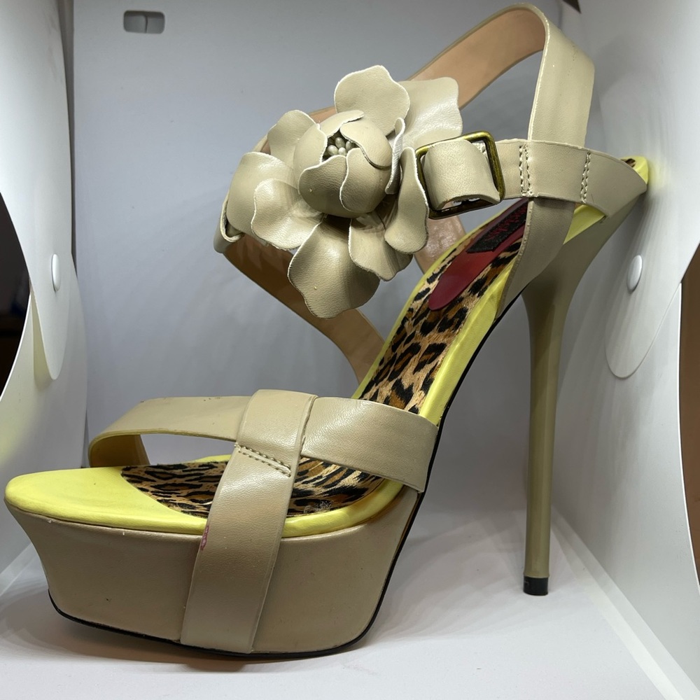 Fredericks of Hollywood Ashley style taupe 9.5 sexy high heels